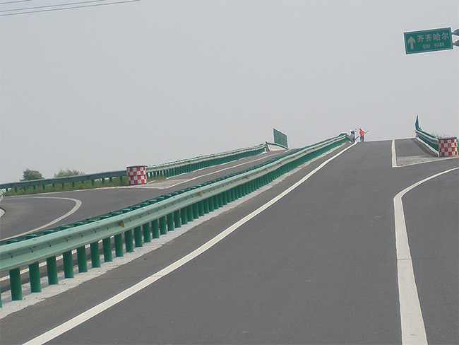 十堰高速公路护栏的材质与规格