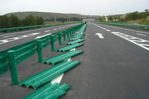 十堰波形护栏的维护与管理确保道路安全的关键步骤